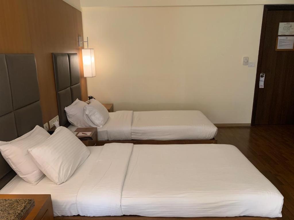 เดอะ คลาสสิค คลับ Hotel มุมไบ ภายนอก รูปภาพ